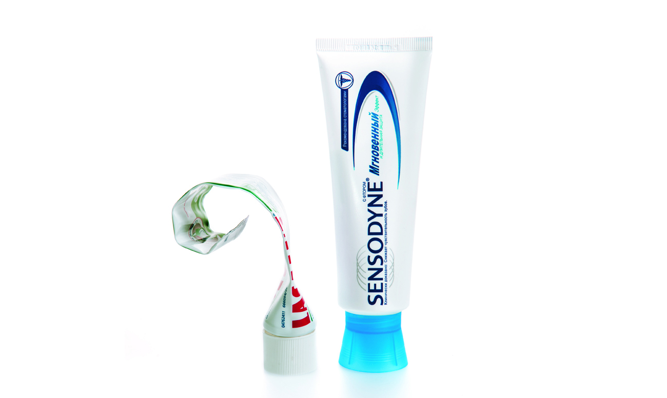 Повышенная чувствительность зубов: LACALUT sensitive или Sensodyne Rapid Action
